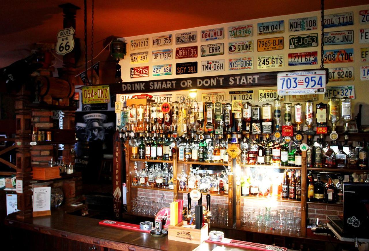 Pension Alfa & Whisky Pub Tábor Exteriör bild